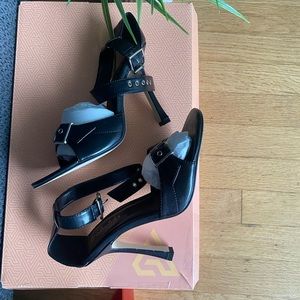 Fredericks of Hollywood black high heel sandals 7